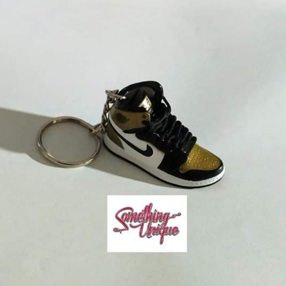 Shoe Keychain - Picture 2 of 3